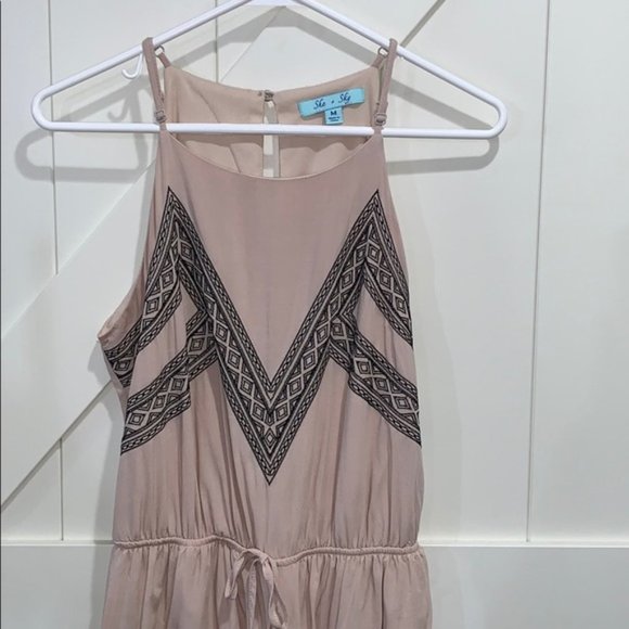 She + Sky Beige & Black Short Romper Size Medium - Picture 2 of 6